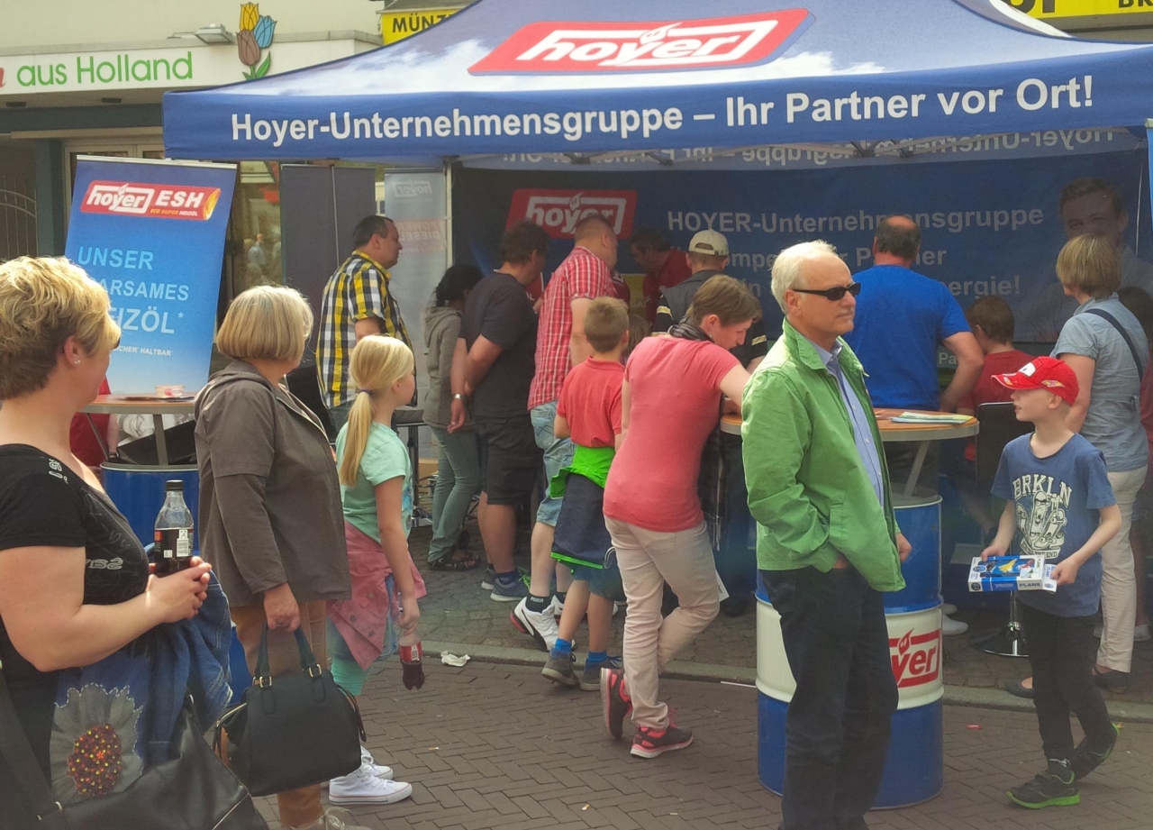 Großer Andrang am Info-Stand in Uelzen