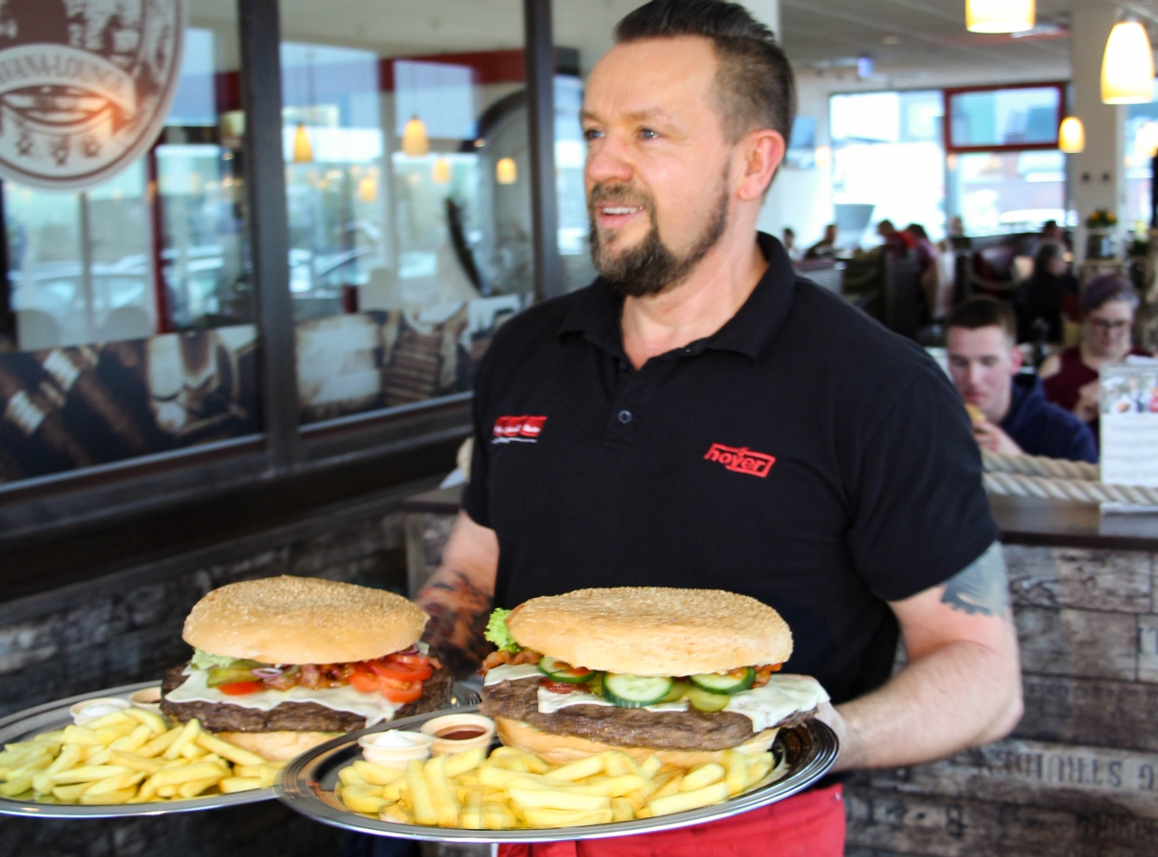Im Autohof Soltauer Heide werden Giant-Burger serviert